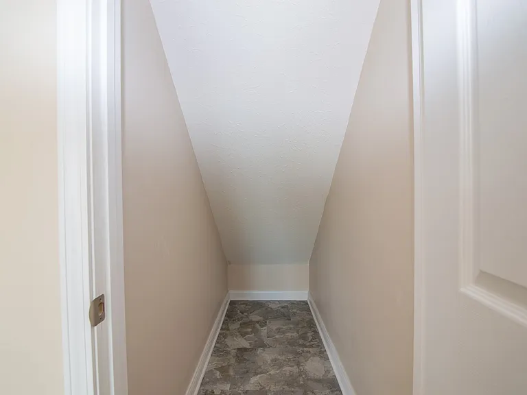 203 Dixon Cir — Photo 15