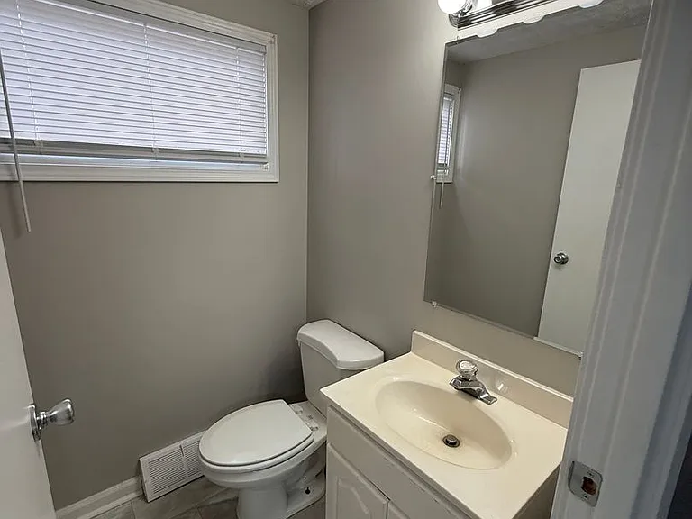 10410 Foxboro Dr — Photo 7