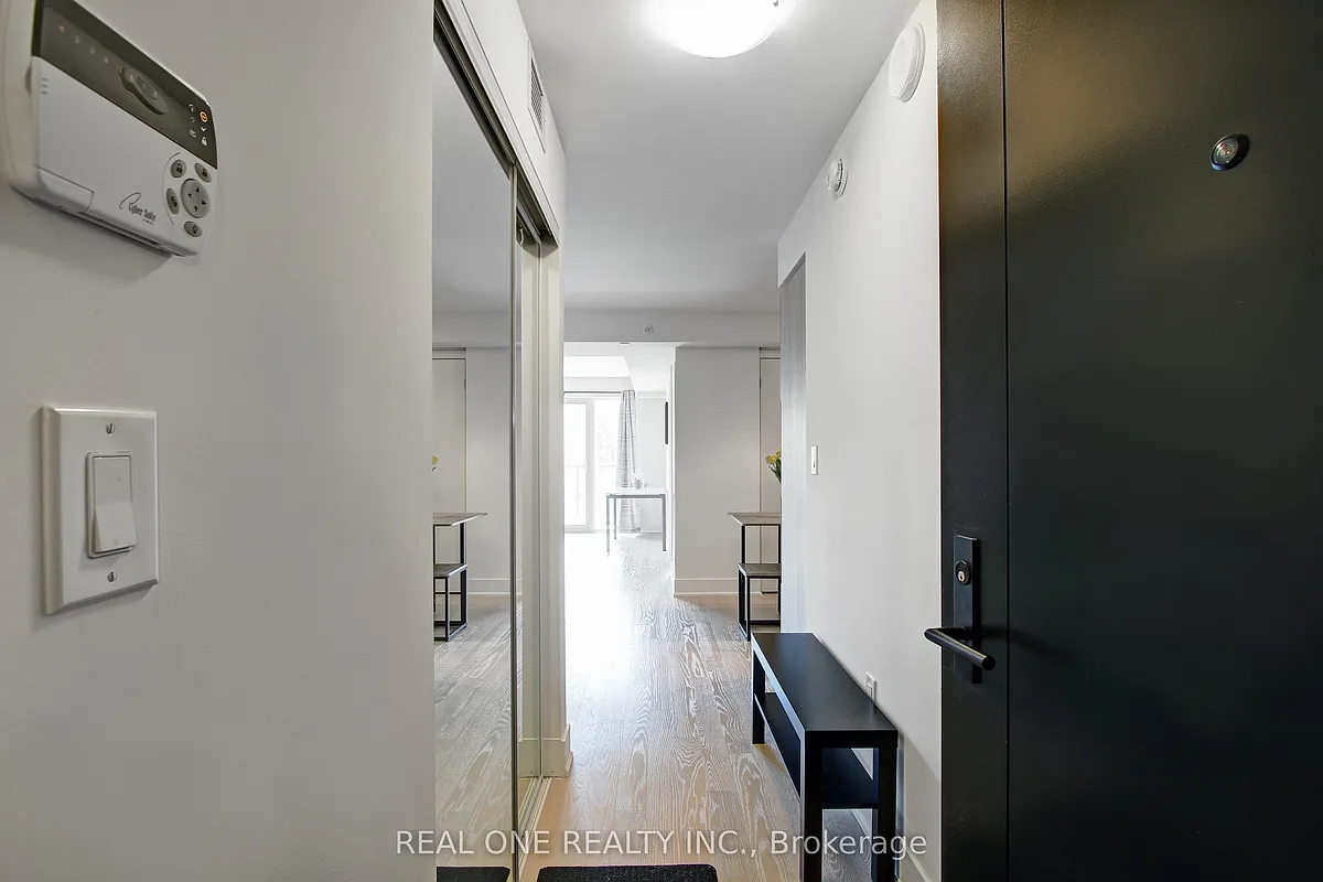 Building Photo - 955 Bay St #2313