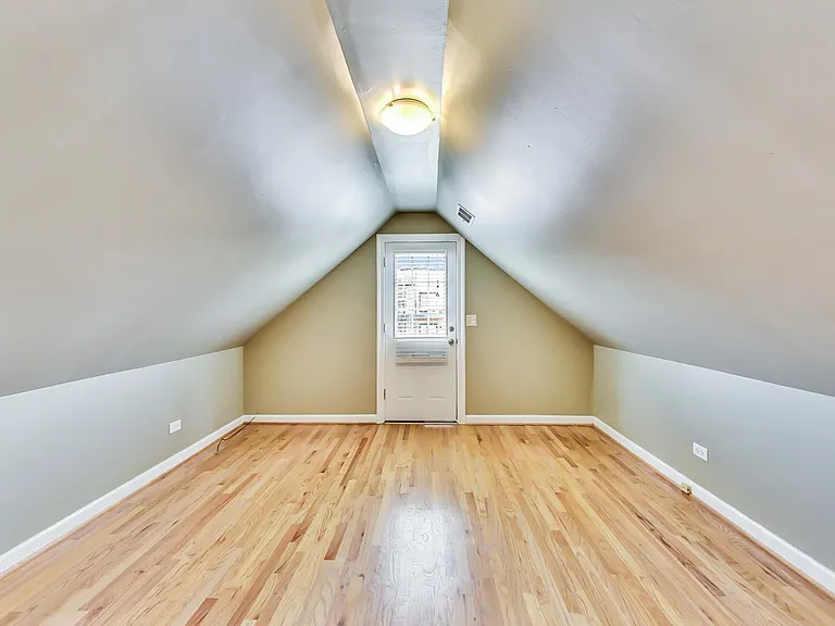 2330 N Greenview Ave #2R — Photo 16