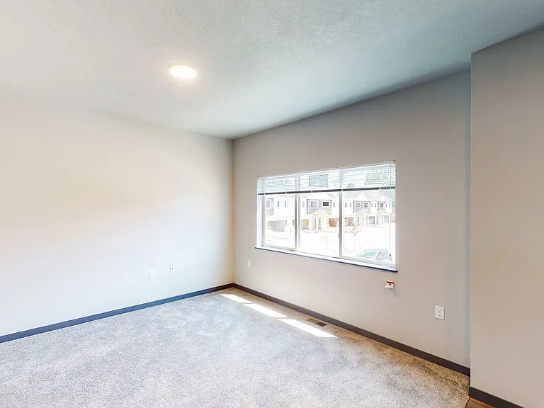 5800 Sunnybrook Plz — Photo 45