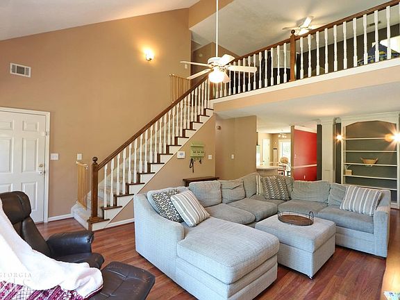 5th image of 3014 Vineyard Way SE