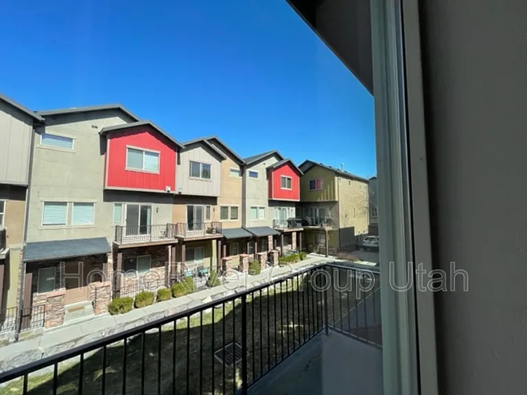 130 W Canley Vale Ln — Photo 24
