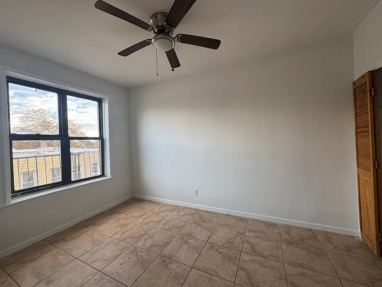 2027 Stillwell Ave #3R — Photo 6