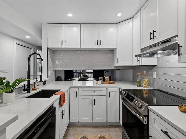 170 S Jackson St #205 — Photo 9