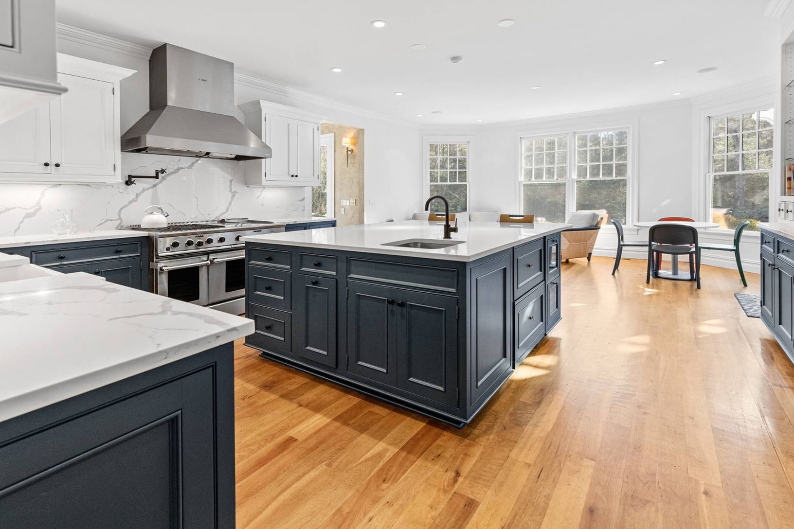  Eat In Gourmet Kitchen