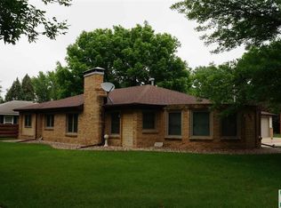 401 N Lynn Dr, Le Mars, IA 51031