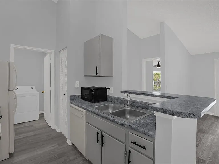 2508 Grassy Point Dr #202 — Photo 10