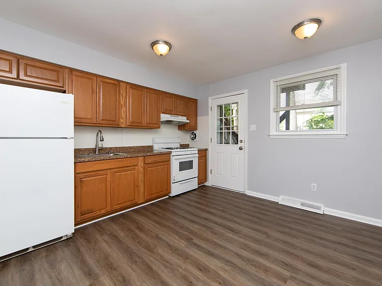299 Locust Ave #1 — Photo 6