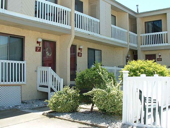 2nd image of 610 W Burk Ave Unit 8
