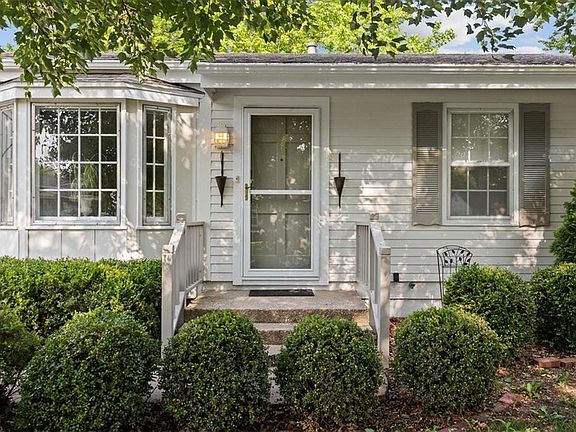 3rd image of 1208 N Indian Ln