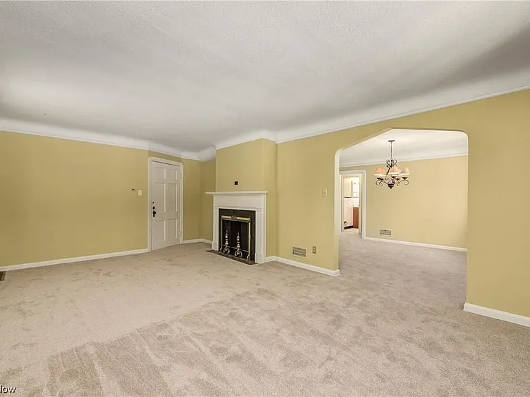 2072 Atkins Ave — Photo 7