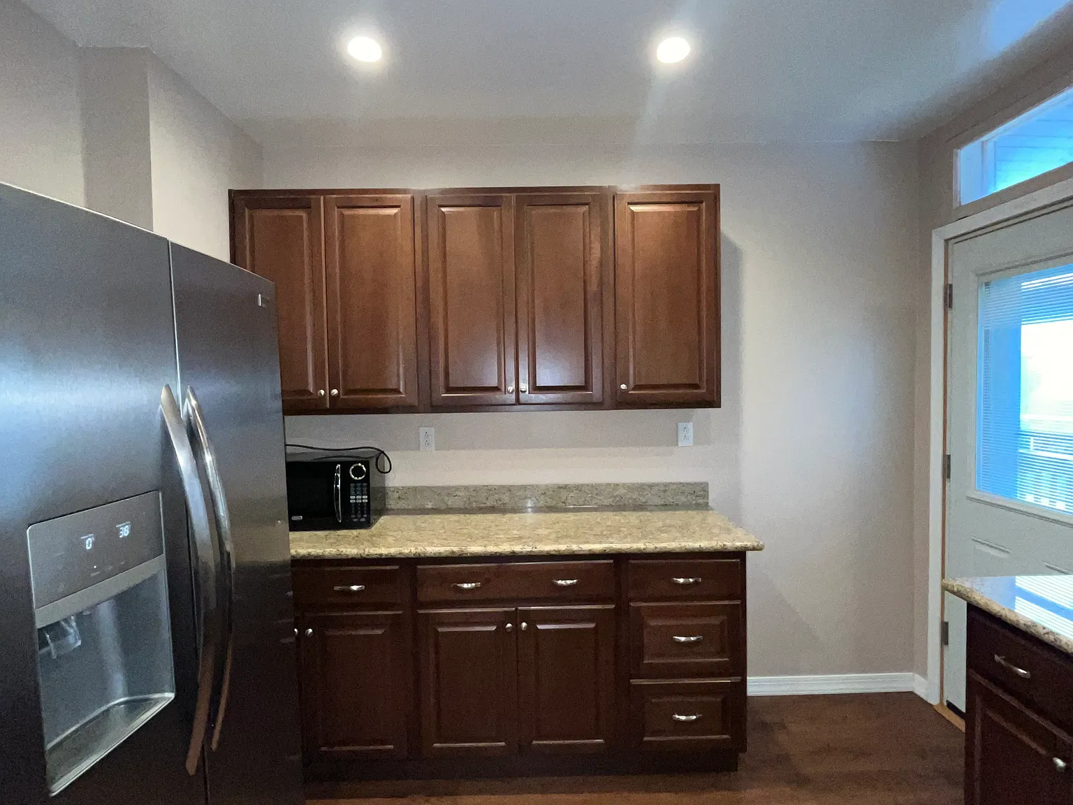 2 bed, 2300 sqft, $1,700 — Photo 2