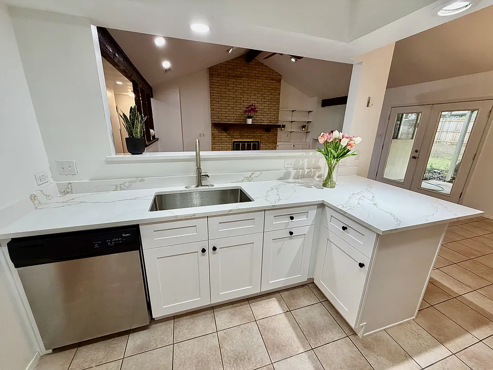 12806 Dakota Ln
