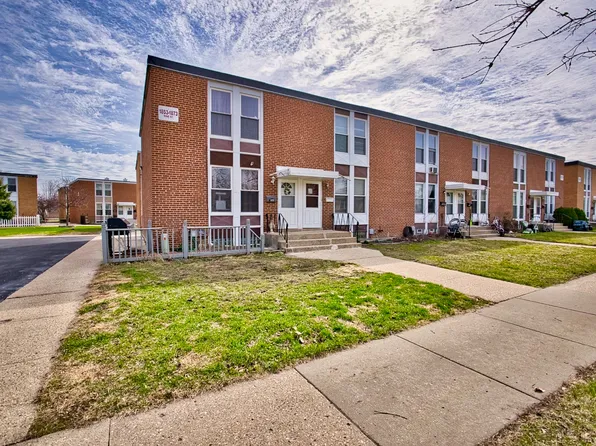 1857 Pine St, Des Plaines, IL 60018