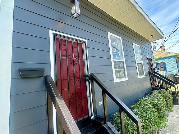 3rd image of 1810-12 Lapeyrouse St #1812
