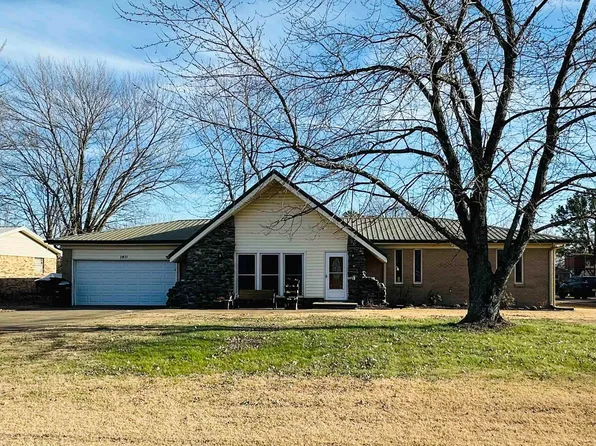 1411 Lynn Pl, Troy, TN 38260