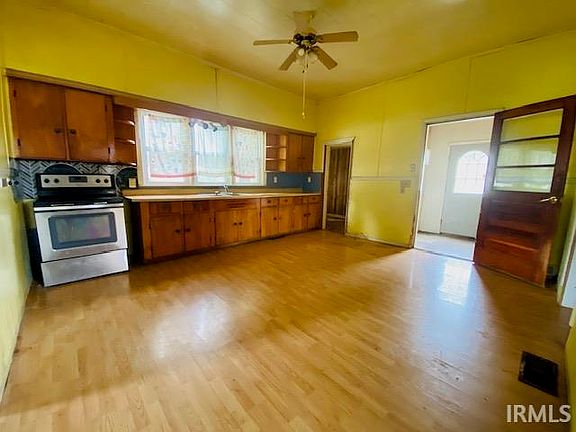 2nd image of 1100 W Walnut St