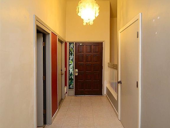 4th image of 912 Hickory Cir