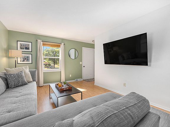 5th image of 3054 Kensboro Ave NE