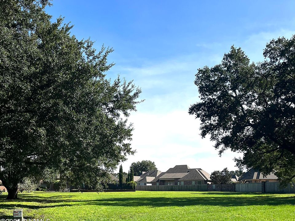 2nd image of 22 Shadows Bend Blvd