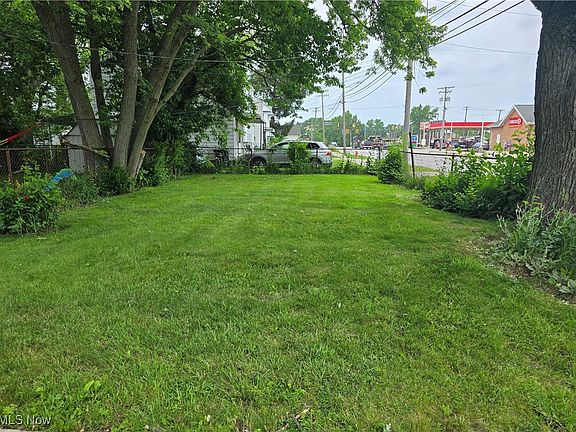 3rd image of 14000 Cayuga Ct