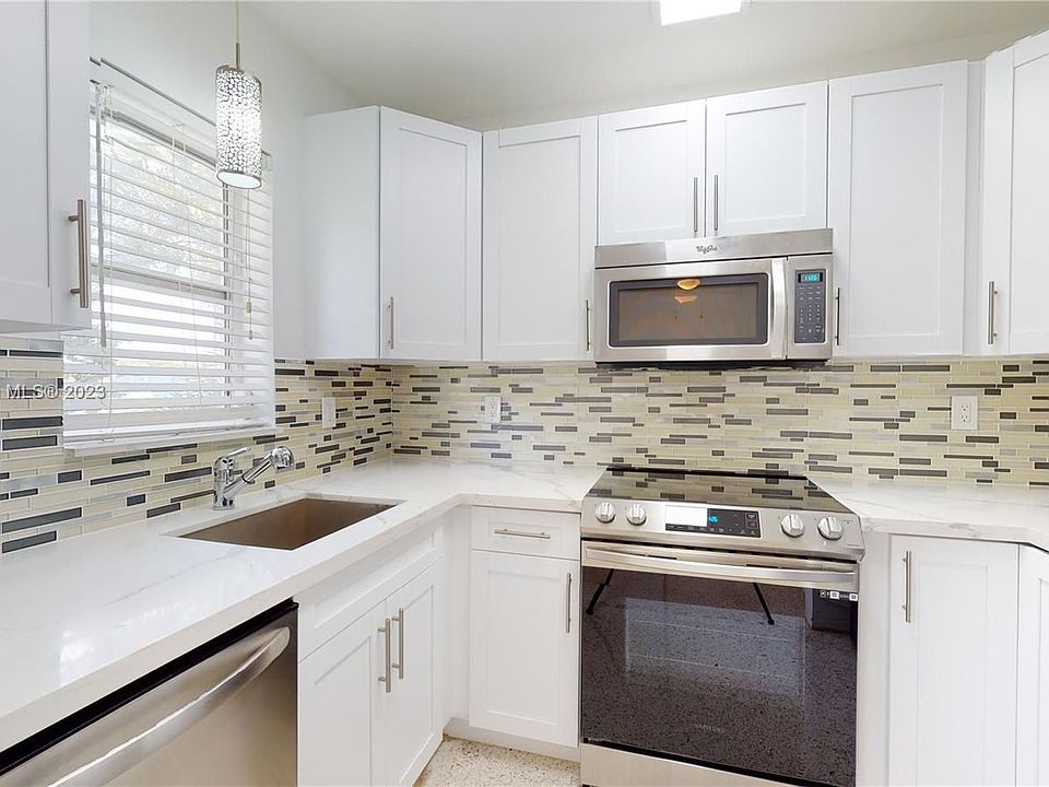 1st image of 801 NE 18th Ave #4