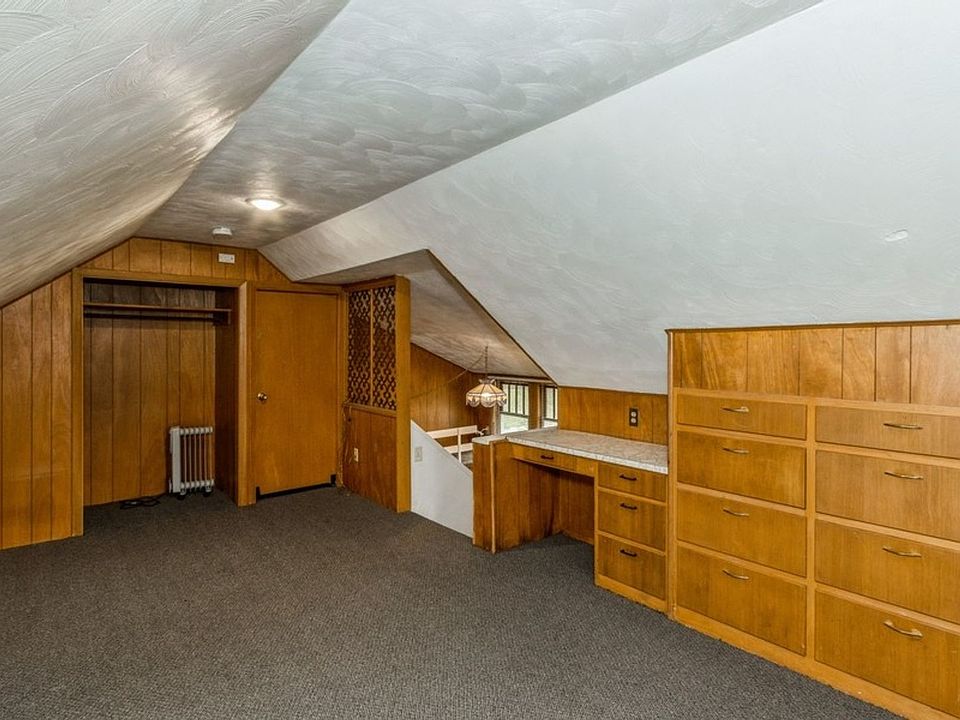 1st image of 728 E College St #19