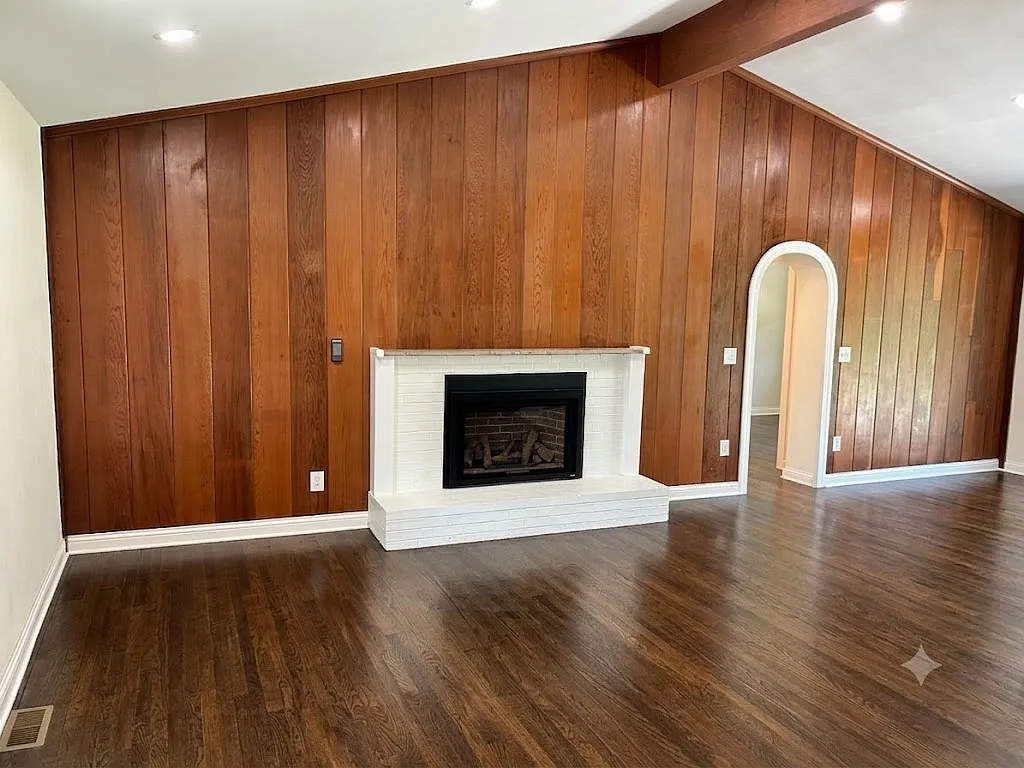 3 bed, 3.5 bath, 2400 sqft, $2,950 — Photo 3