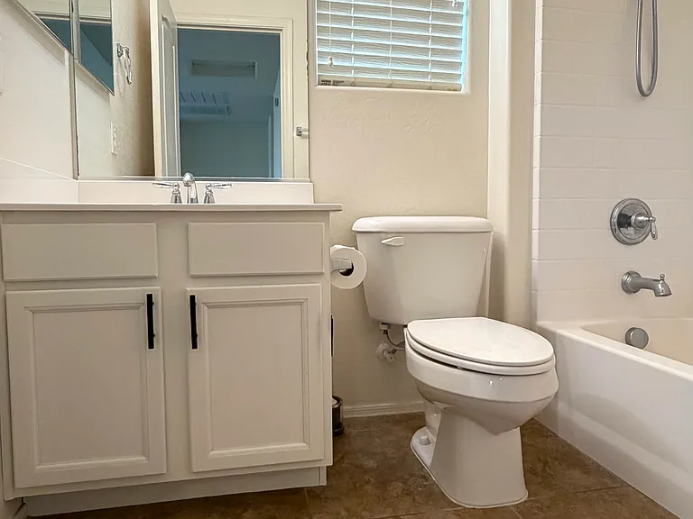 Full bath on the 2nd floor
