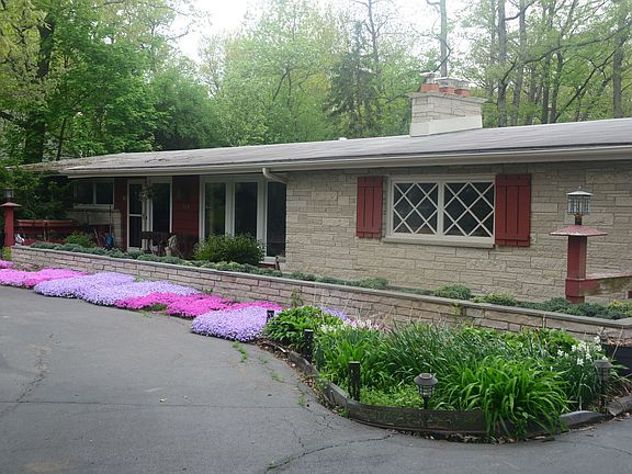 4th image of 371 S Saint Marys Rd