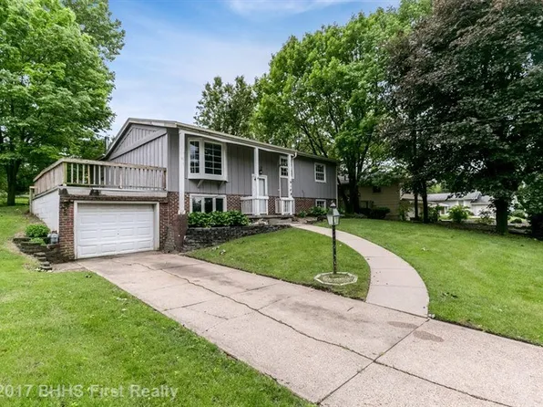 9108 Beechwood Dr, Urbandale, IA 50322