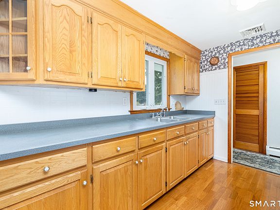 5th image of 1419 Poquonock Avenue
