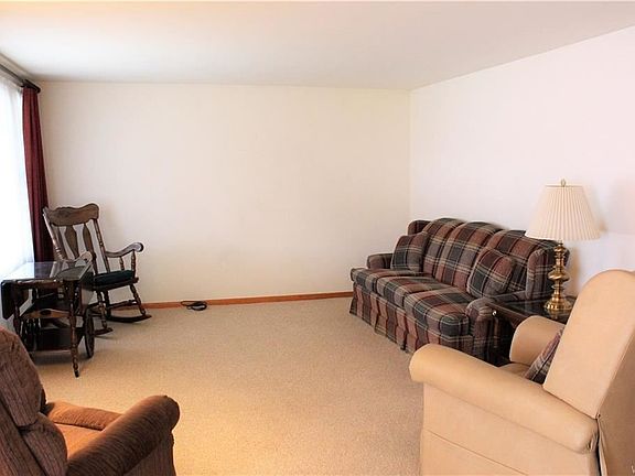 4th image of 37 Aurora Dr