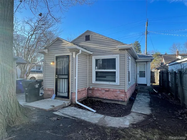 5007 Ashley St, Grosse Pointe, MI 48236