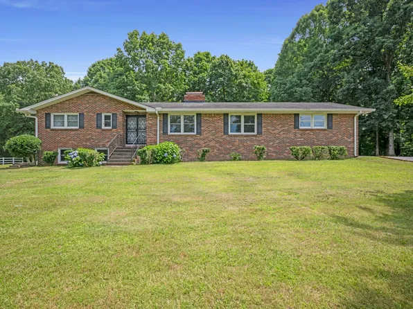 1300 Two Mile Rd, Burns, TN 37029