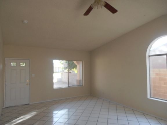 4th image of 234 E Zapata St