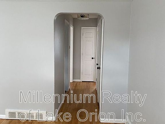 5th image of 636 Lebaron Ave