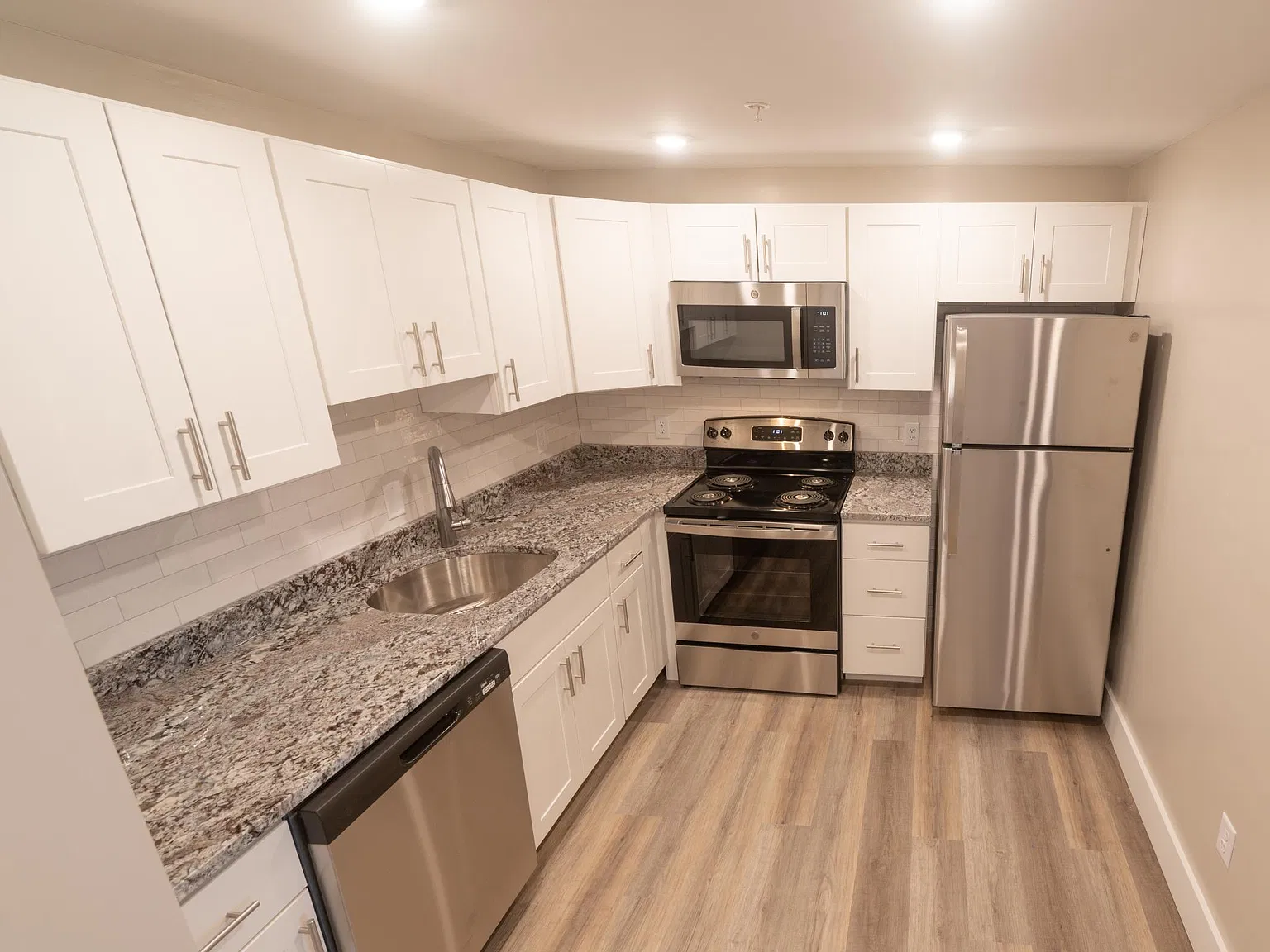 2 bed, 950 sqft, $2,495 — Photo 2