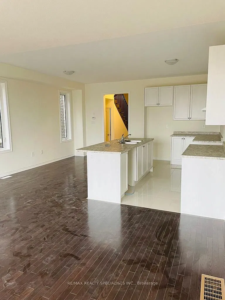 4 bed, $3,000 — Photo 3