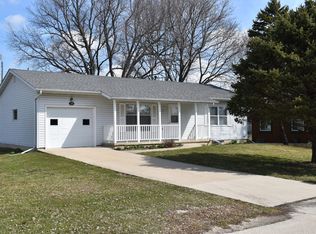 138 W Pine St, Somonauk, IL 60552