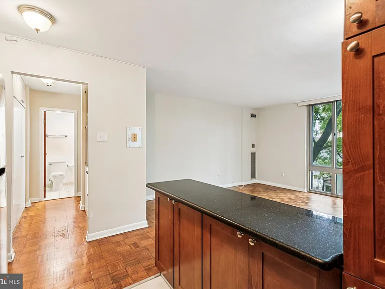 950 25th St NW #709 — Photo 13