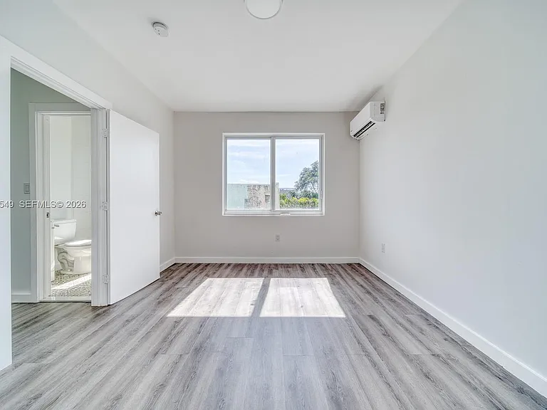 2352 SW 5th St #5 — Photo 15