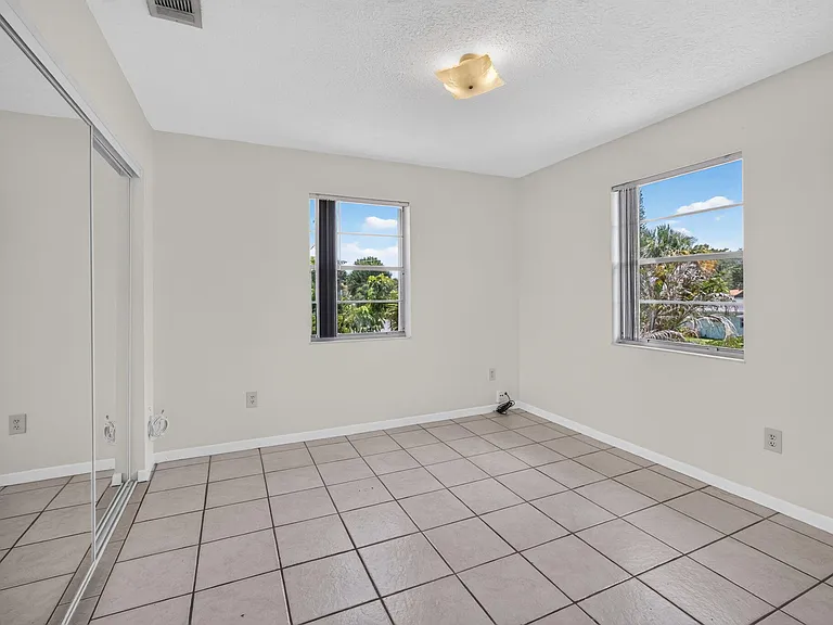 708 SW Gardens Blvd — Photo 31