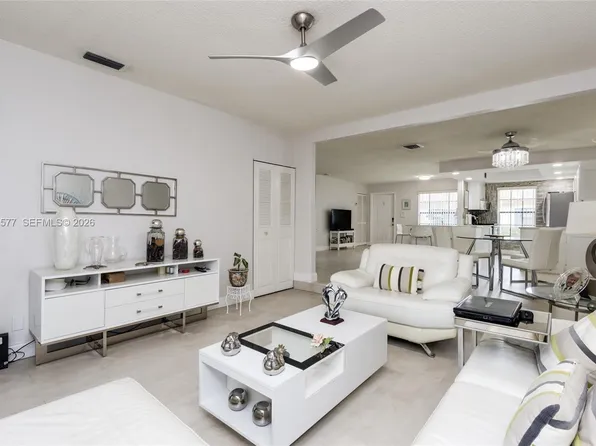 7032 SW 23rd St #16, Davie, FL 33317
