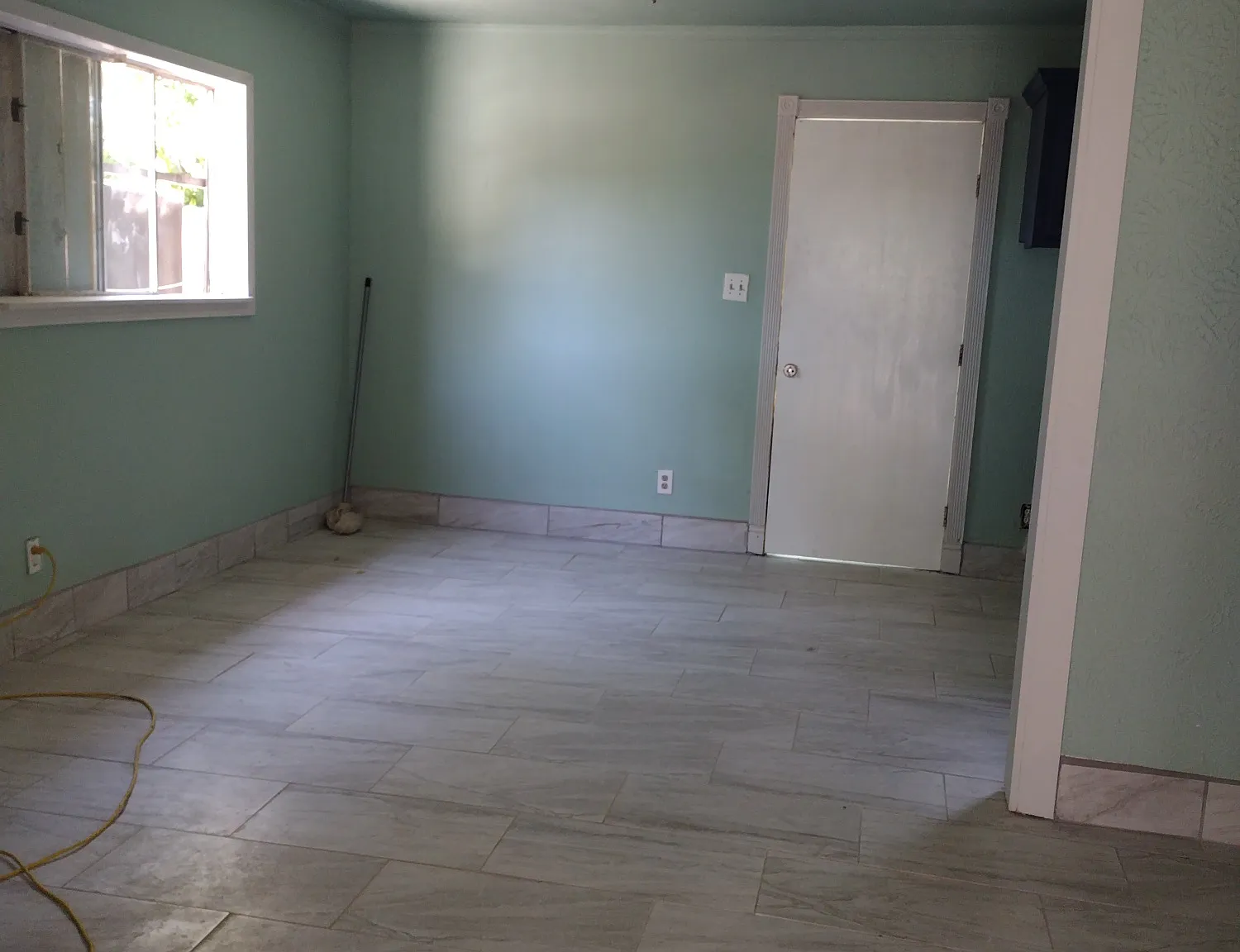 3 bed, 867 sqft, $1,300 — Photo 1