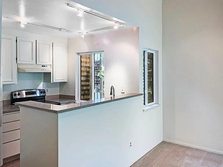532 Seaver Dr — Photo 5