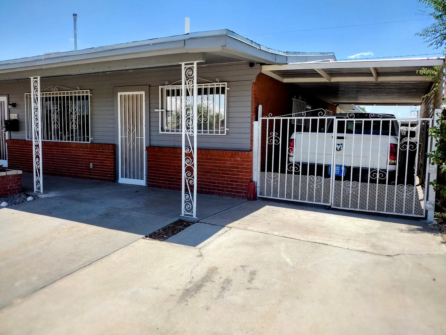 9708 Gardenia Ct — Photo 3