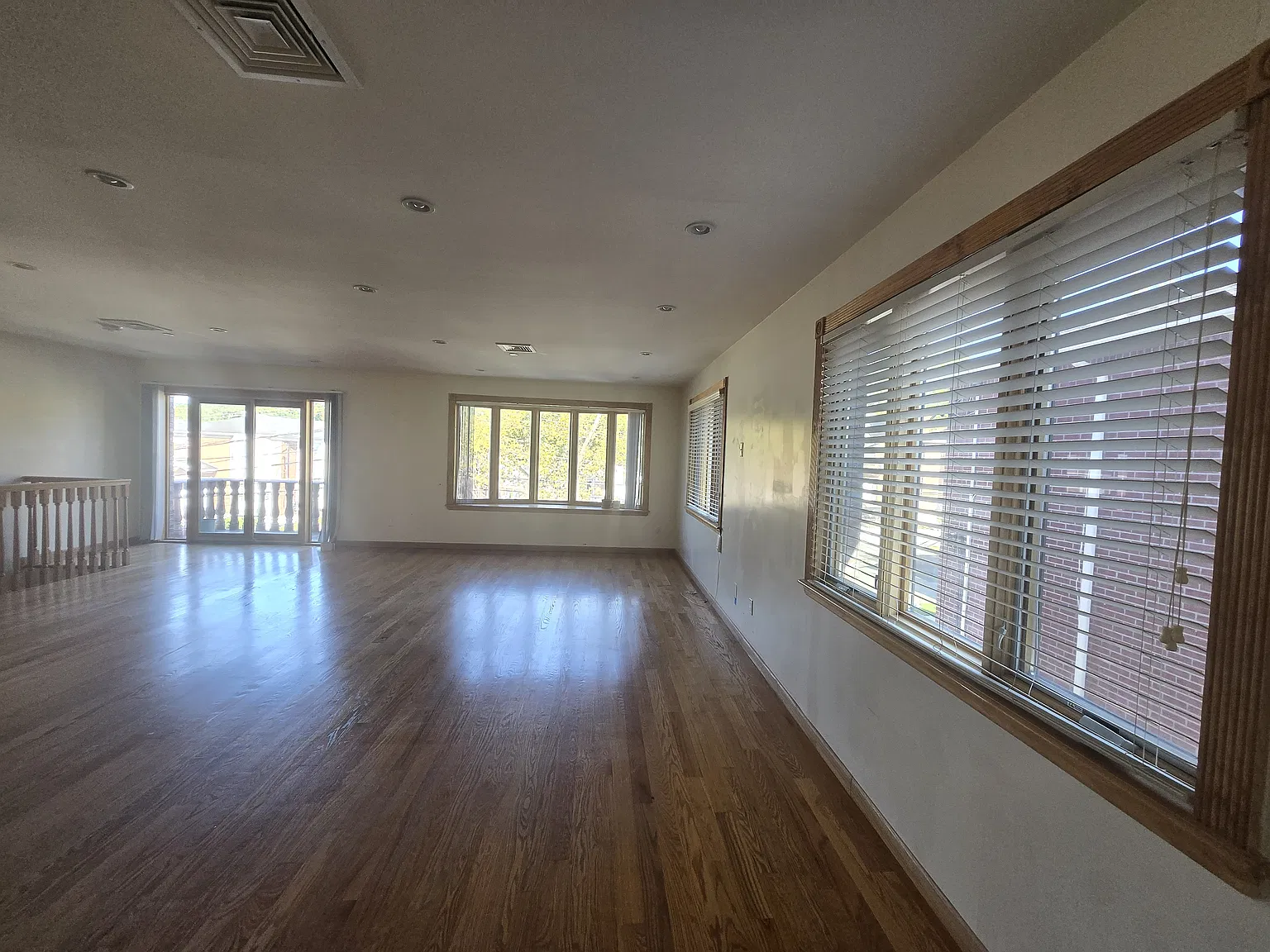 3 bed, 1327 sqft, $3,500 — Photo 2