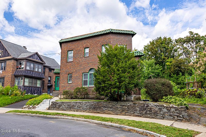 3rd image of 4 View Avenue